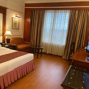Club King Room on Spa & Laundry one way Airport pick up